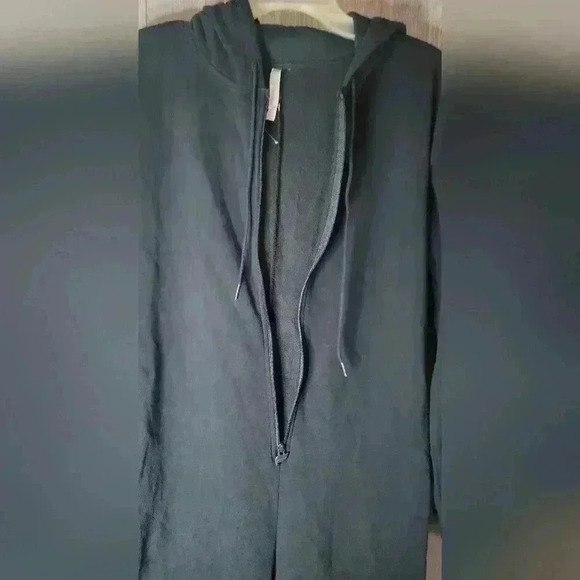 Fablectics forever fleece hooded onesie. Size Medium - Picture 3 of 4